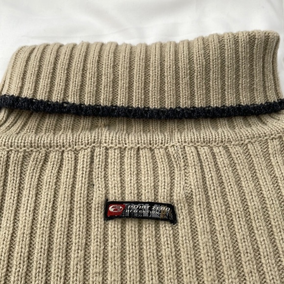 TRADED Firebird Reconstructed Cropped Wool Knit Turtleneck/ Shorts set - Picture 10 of 11